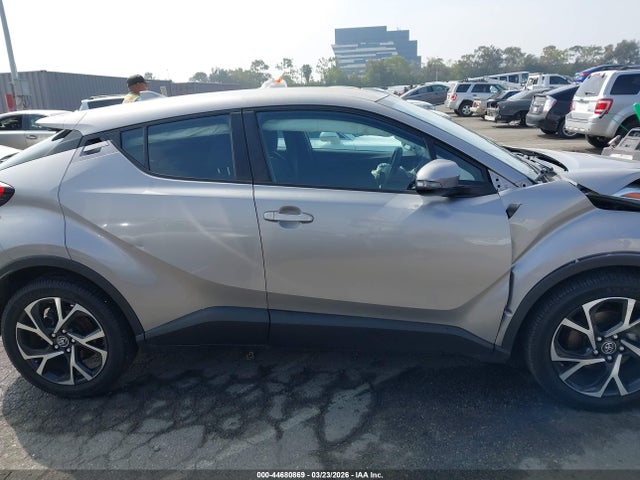 Toyota C-HR XLE 2018 NMTKHMBX9JR044885 Image 13