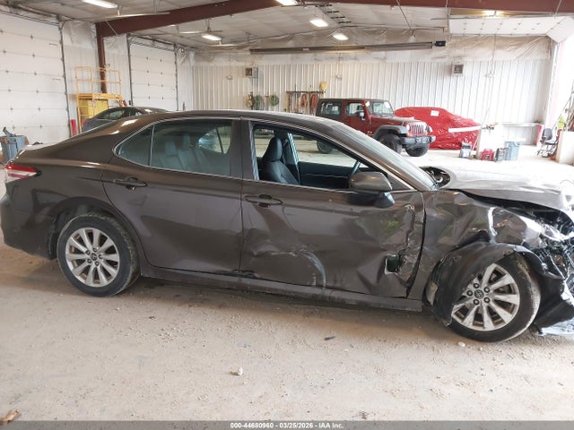 Aukcja sprzedaży 2018 Toyota Camry Le, vin: 4T1B11HK2JU056450, numer aukcji: 44680960