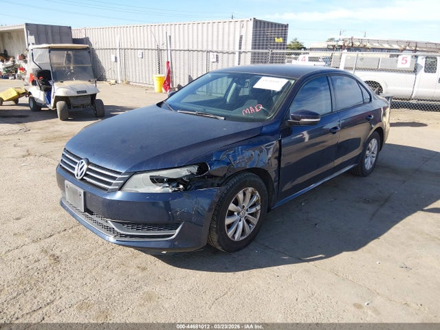 2013 VOLKSWAGEN PASSAT 1VWAP7A38DC052012 Photo 1