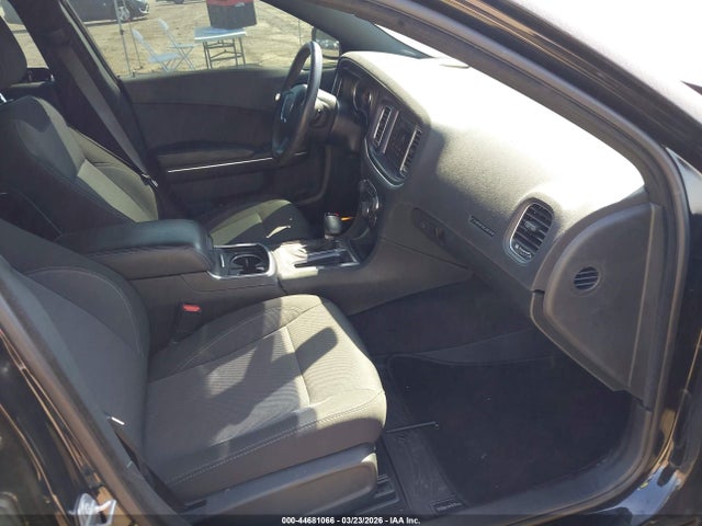2C3CDXBG4JH303501 Dodge Charger Sxt Rwd