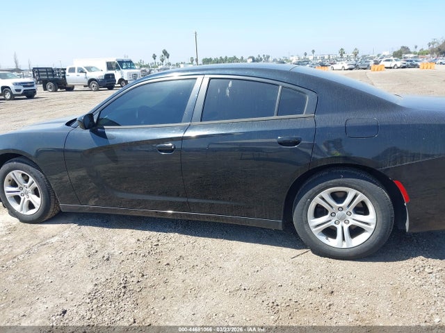 2C3CDXBG4JH303501 Dodge Charger Sxt Rwd