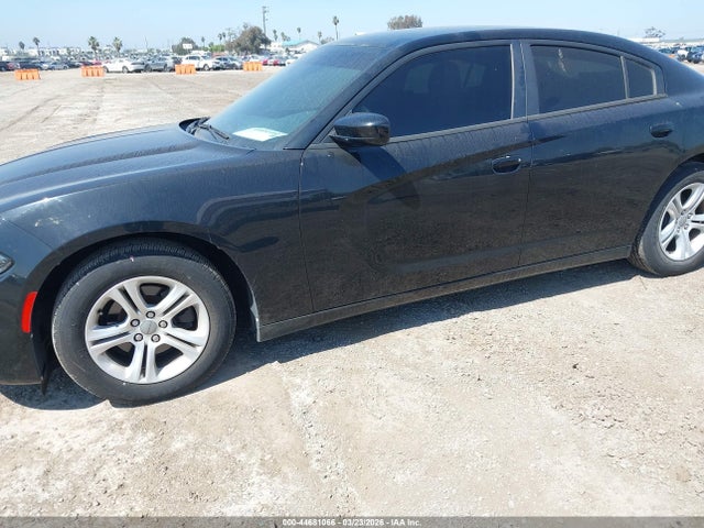 2C3CDXBG4JH303501 Dodge Charger Sxt Rwd