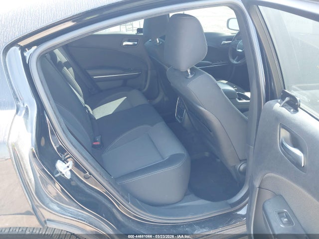 2C3CDXBG4JH303501 Dodge Charger Sxt Rwd