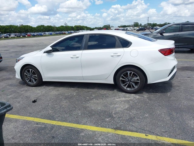 2024 Kia Forte Lxs მანქანა იყიდება აუქციონზე, vin: 3KPF24AD8RE787734, აუქციონის ნომერი: 44681108