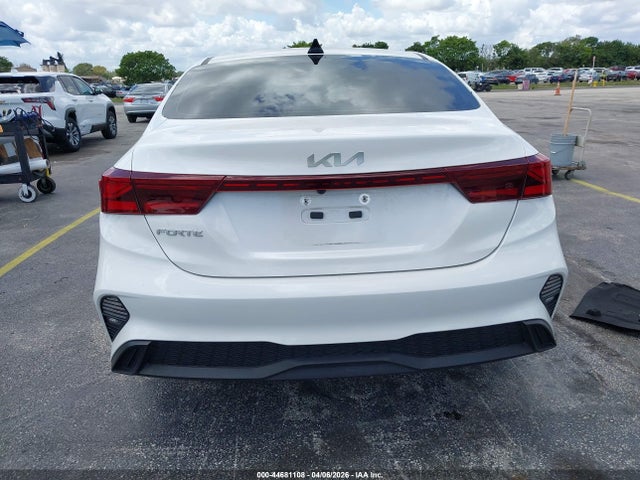 2024 Kia Forte Lxs მანქანა იყიდება აუქციონზე, vin: 3KPF24AD8RE787734, აუქციონის ნომერი: 44681108