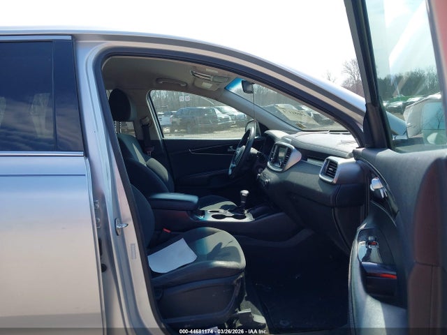 Продажа на аукционе авто 2019 Kia Sorento 2.4l L, vin: 5XYPG4A39KG586057, номер лота: 44681174