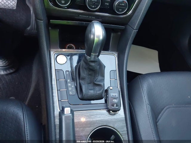 1VWBT7A35HC053317 Volkswagen Passat 1.8t Se