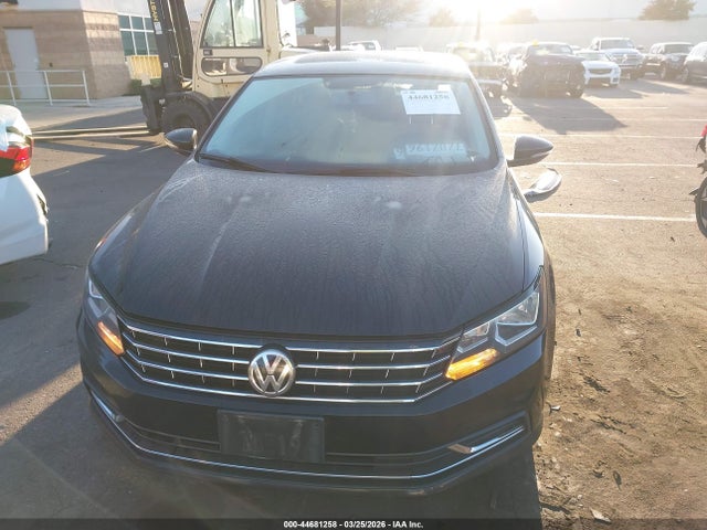 1VWBT7A35HC053317 Volkswagen Passat 1.8t Se