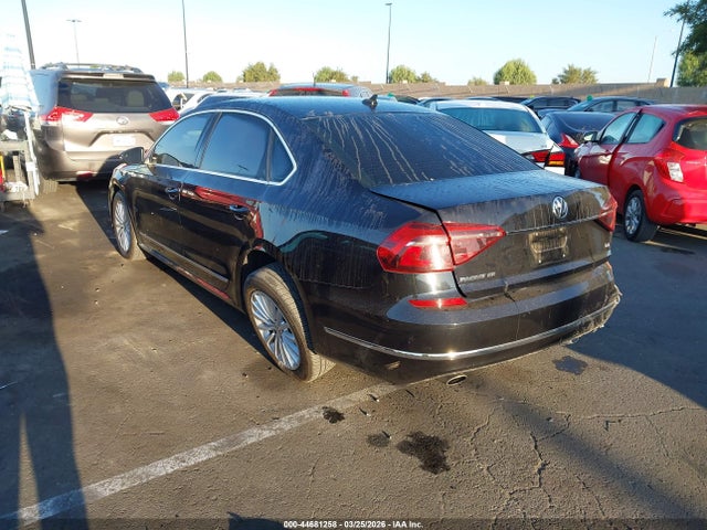 1VWBT7A35HC053317 Volkswagen Passat 1.8t Se
