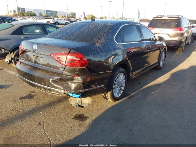 1VWBT7A35HC053317 Volkswagen Passat 1.8t Se