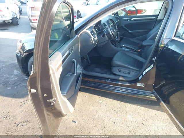1VWBT7A35HC053317 Volkswagen Passat 1.8t Se
