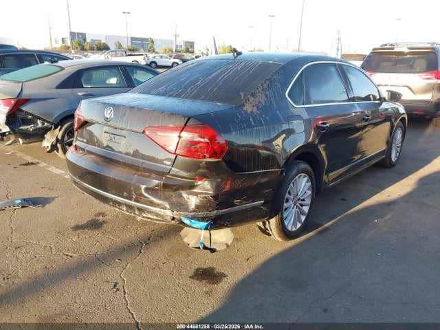 1VWBT7A35HC053317 Volkswagen Passat 1.8t Se