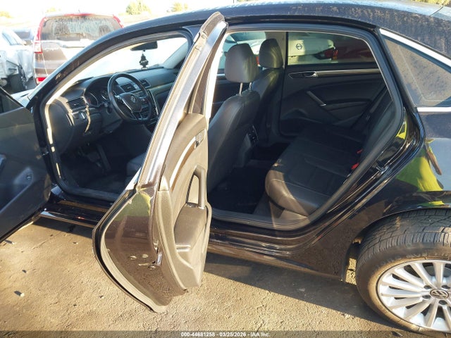 1VWBT7A35HC053317 Volkswagen Passat 1.8t Se