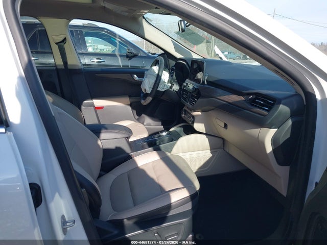 1FMCU9J91LUC27466 Ford Escape Titanium