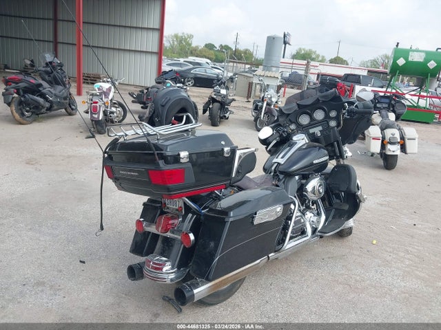 2012 HARLEY-DAVIDSON FLHTK 1HD1KEM10CB688572 Photo 3