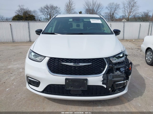 Продажа на аукционе авто 2024 Chrysler Pacifica Touring L, vin: 2C4RC1BGXRR165698, номер лота: 44681351