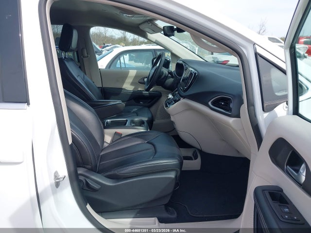 Продажа на аукционе авто 2024 Chrysler Pacifica Touring L, vin: 2C4RC1BGXRR165698, номер лота: 44681351