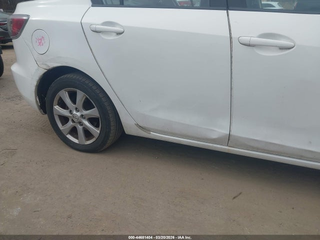 44681404 :رقم المزاد ، JM1BL1VG6B1366618 vin ، 2011 Mazda Mazda3 I Touring مزاد بيع