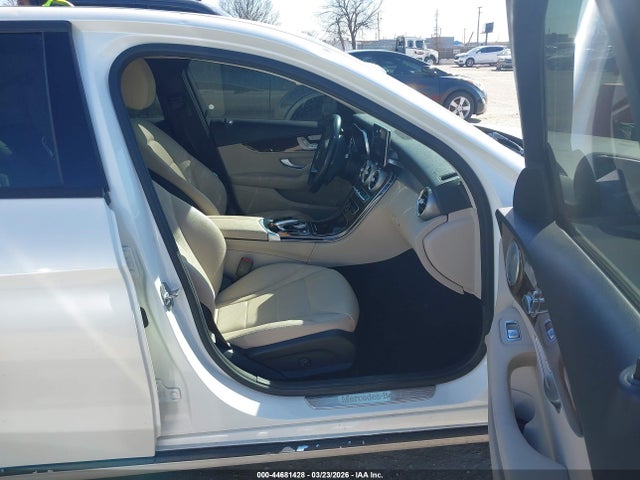 44681428 :رقم المزاد ، 55SWF4KB8HU210985 vin ، 2017 Mercedes-benz C 300 4matic مزاد بيع