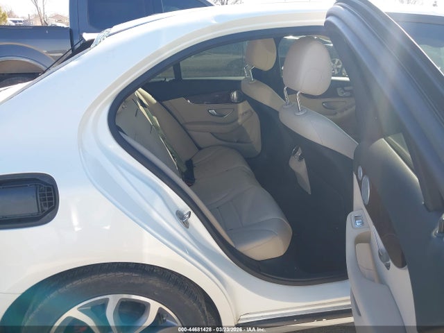 44681428 :رقم المزاد ، 55SWF4KB8HU210985 vin ، 2017 Mercedes-benz C 300 4matic مزاد بيع