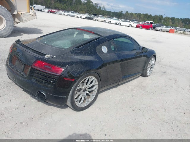 WUAAUAFG4F7001738 Audi R8 4.2