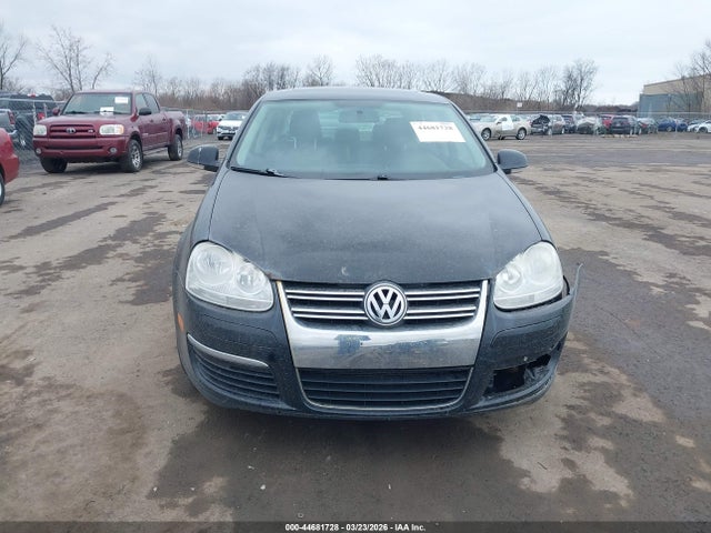 44681728 :رقم المزاد ، 3VWRZ7AJ6AM111421 vin ، 2010 Volkswagen Jetta Limited Edition مزاد بيع