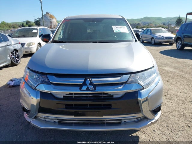 JA4AZ3A36JJ005536 Mitsubishi Outlander Es