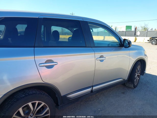 JA4AZ3A36JJ005536 Mitsubishi Outlander Es