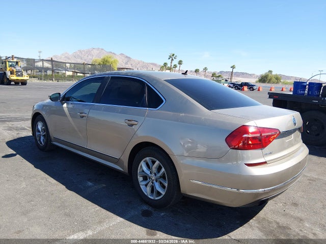 2016 Volkswagen Passat 1.8t S მანქანა იყიდება აუქციონზე, vin: 1VWAT7A31GC051185, აუქციონის ნომერი: 44681932