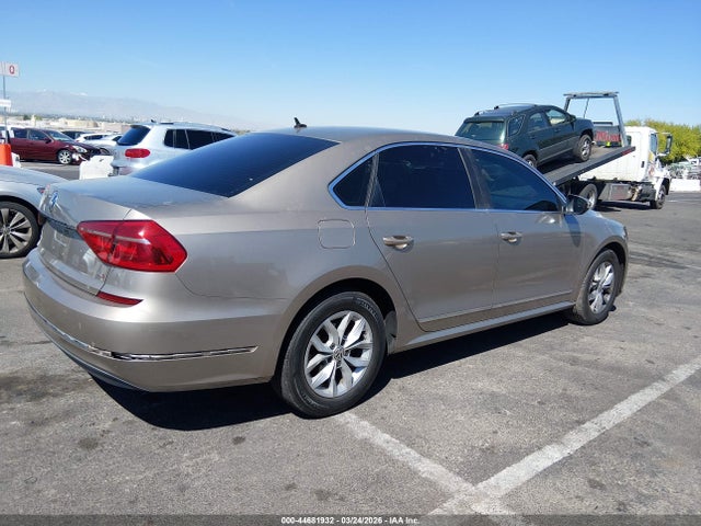 2016 Volkswagen Passat 1.8t S მანქანა იყიდება აუქციონზე, vin: 1VWAT7A31GC051185, აუქციონის ნომერი: 44681932