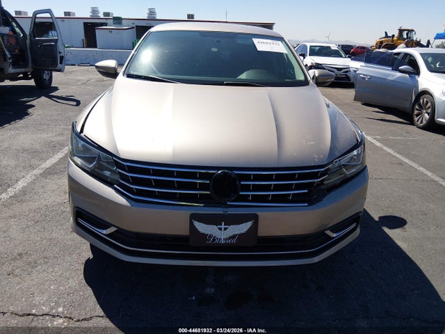 2016 Volkswagen Passat 1.8t S მანქანა იყიდება აუქციონზე, vin: 1VWAT7A31GC051185, აუქციონის ნომერი: 44681932