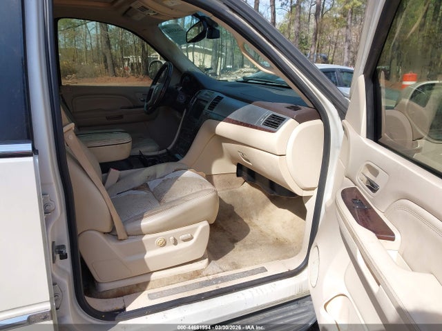 44681994 :رقم المزاد ، 1GYFK668X8R107966 vin ، 2008 Cadillac Escalade Esv Standard مزاد بيع