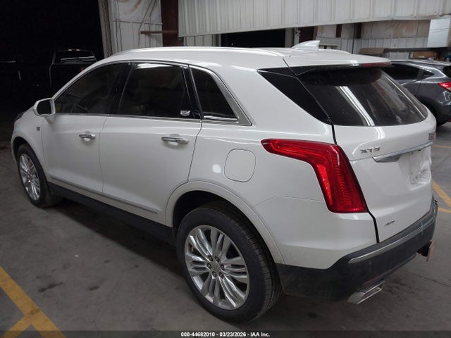 2017 CADILLAC XT5 1GYKNERS2HZ158188 Photo 2