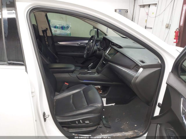 2017 CADILLAC XT5 1GYKNERS2HZ158188 Photo 4