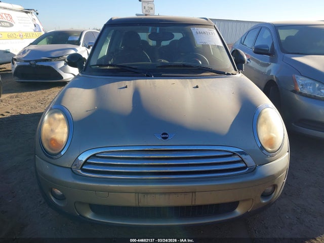 2009 MINI COOPER CLUBMAN WMWML335X9TX36390 Photo 5