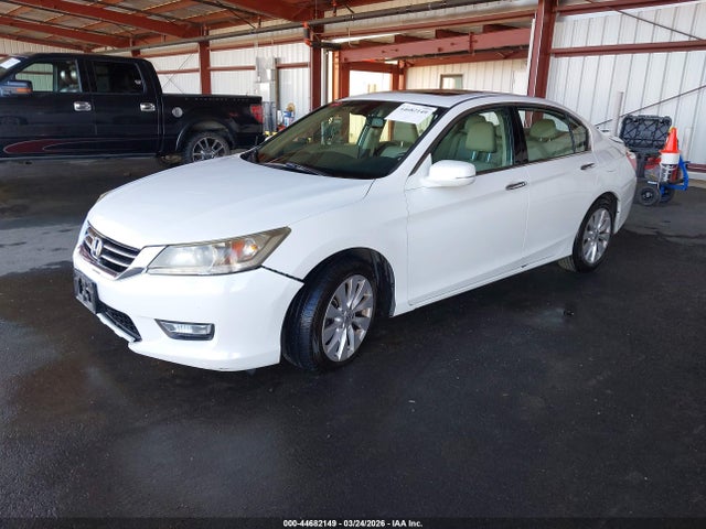 Honda Accord Touring 2015 1HGCR3F95FA034949 Image 2