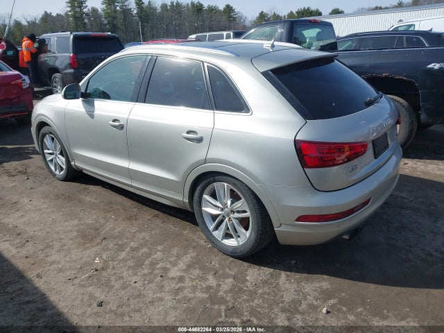 WA1JCCFS6HR000740 Audi Q3 2.0t Premium
