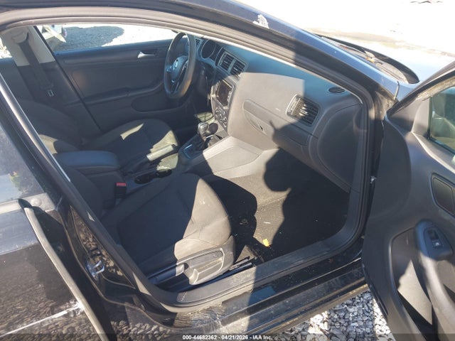 2015 Volkswagen Jetta 2.0l S მანქანა იყიდება აუქციონზე, vin: 3VW2K7AJ7FM415371, აუქციონის ნომერი: 44682362