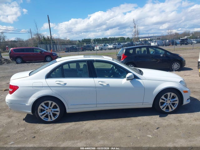 44682369 :رقم المزاد ، WDDGF8AB9ER306747 vin ، 2014 Mercedes-benz C 300 Luxury 4matic مزاد بيع