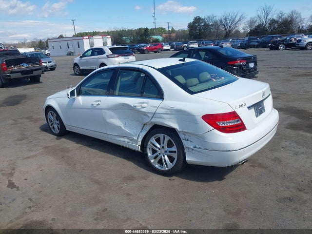 44682369 :رقم المزاد ، WDDGF8AB9ER306747 vin ، 2014 Mercedes-benz C 300 Luxury 4matic مزاد بيع