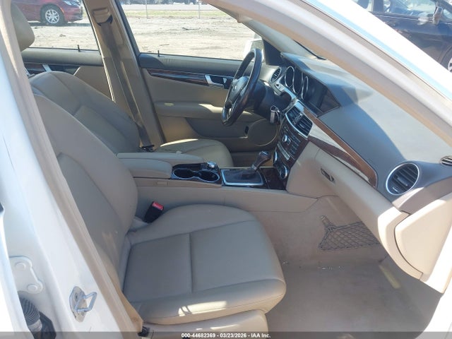 44682369 :رقم المزاد ، WDDGF8AB9ER306747 vin ، 2014 Mercedes-benz C 300 Luxury 4matic مزاد بيع