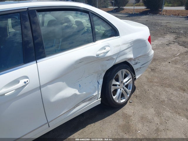 44682369 :رقم المزاد ، WDDGF8AB9ER306747 vin ، 2014 Mercedes-benz C 300 Luxury 4matic مزاد بيع