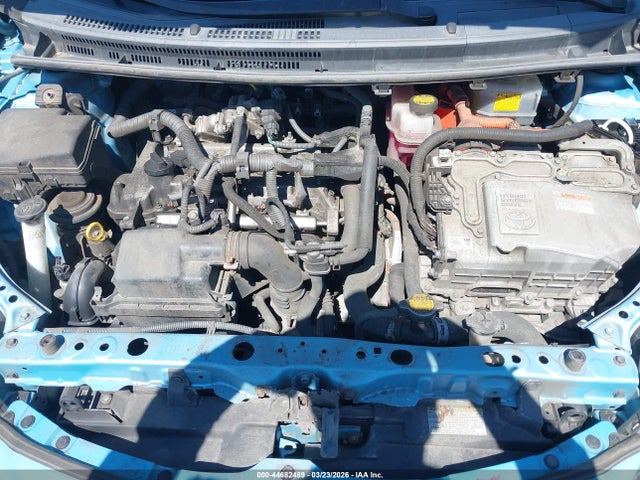 Toyota Prius C Three 2015 JTDKDTB3XF1102480 Image 10