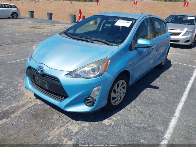 Toyota Prius C Three 2015 JTDKDTB3XF1102480 Image 2