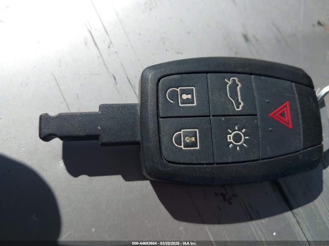 2011 VOLVO C70 YV1672MC9BJ107139 Photo 10