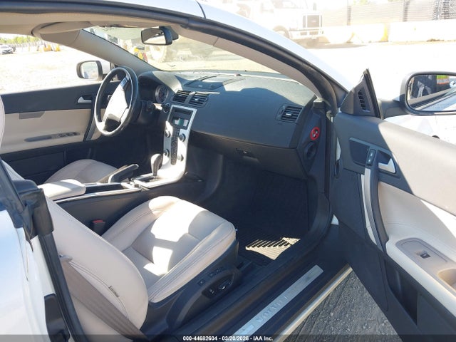 2011 VOLVO C70 YV1672MC9BJ107139 Photo 4