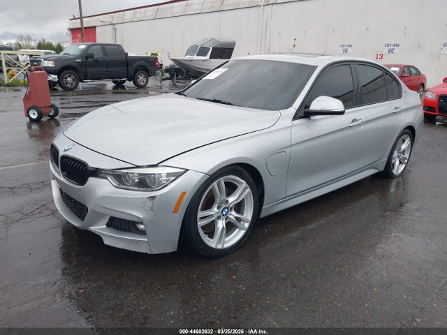 BMW 330e Iperformance 2017 WBA8E1C37HA029384 Image 2