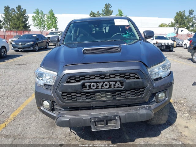 5TFAX5GN2LX165557 Toyota Tacoma Sr