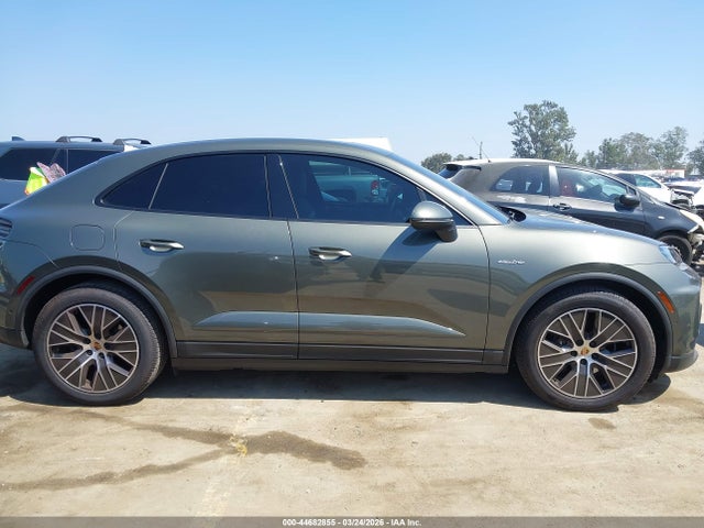 WP1AD2XA5SL077687 Porsche Macan Electric