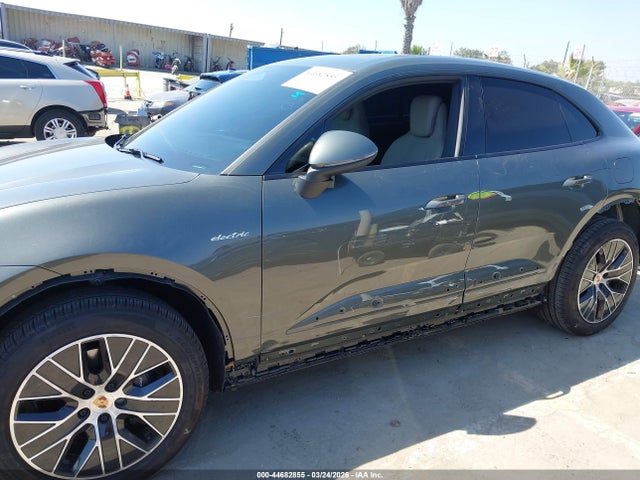 WP1AD2XA5SL077687 Porsche Macan Electric